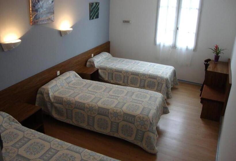 Cameră Triplă Standard, Hôtel Au Petit Languedoc