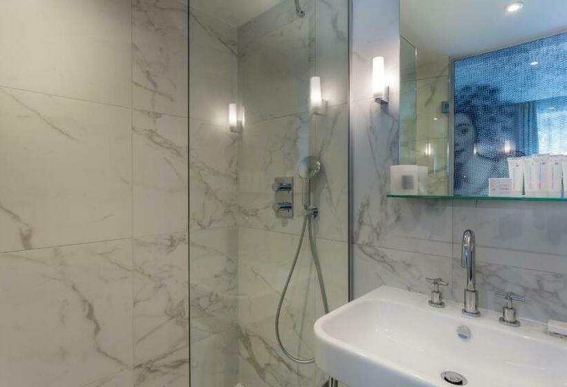 آپارتمان یک خوابه با دری مشترک که هال را جدا می کند., Hôtel La Comtesse