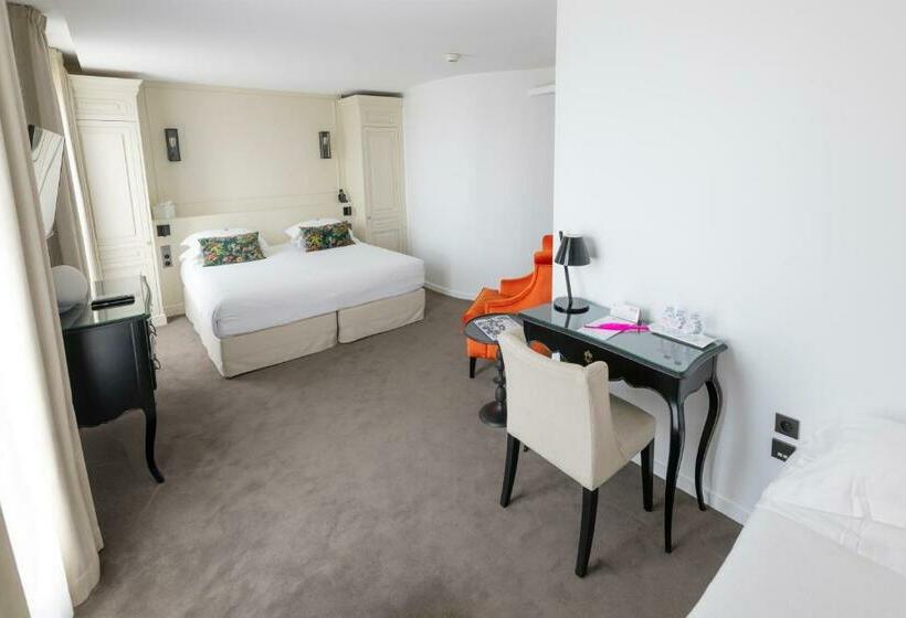 اتاق لوکس سه تخته با چشمانداز, Hôtel La Comtesse