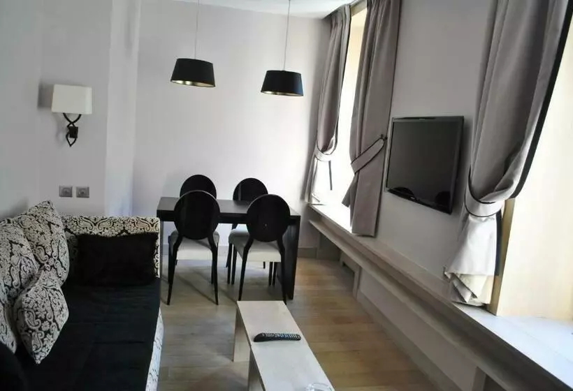 سوئیت جونیور با چشم‌انداز, Richemond