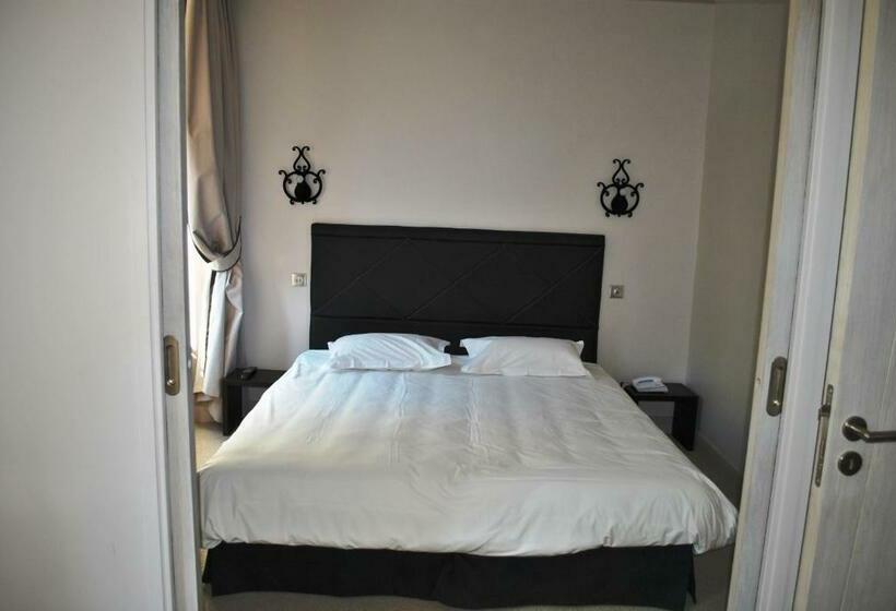 جناح جونيور ذات إطلالة, Richemond