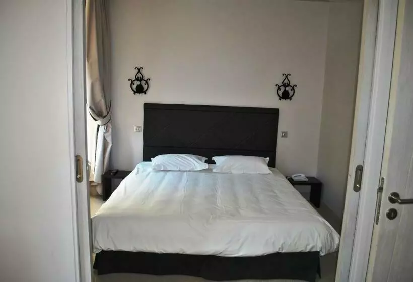 سوئیت جونیور با چشم‌انداز, Richemond