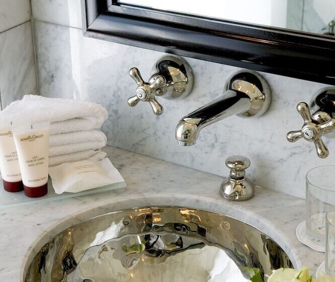 デラックスルーム, Le Dokhan S Paris Arc De Triomphe, A Tribute Portfolio