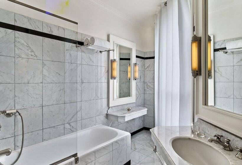 デラックスルーム, Le Dokhan S Paris Arc De Triomphe, A Tribute Portfolio