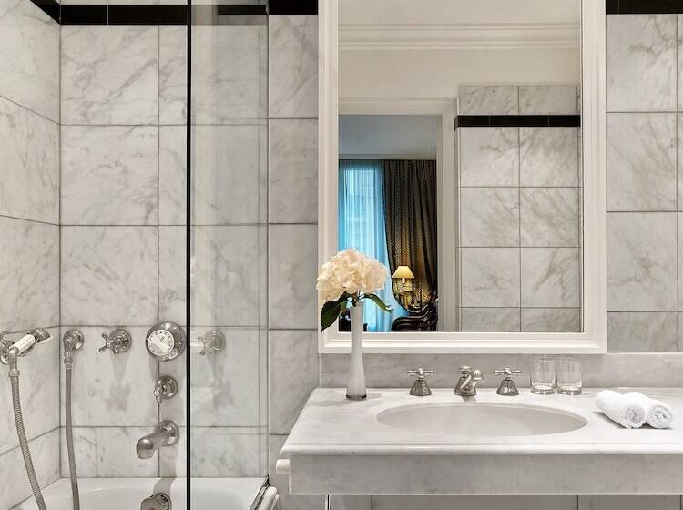 デラックスルーム, Le Dokhan S Paris Arc De Triomphe, A Tribute Portfolio