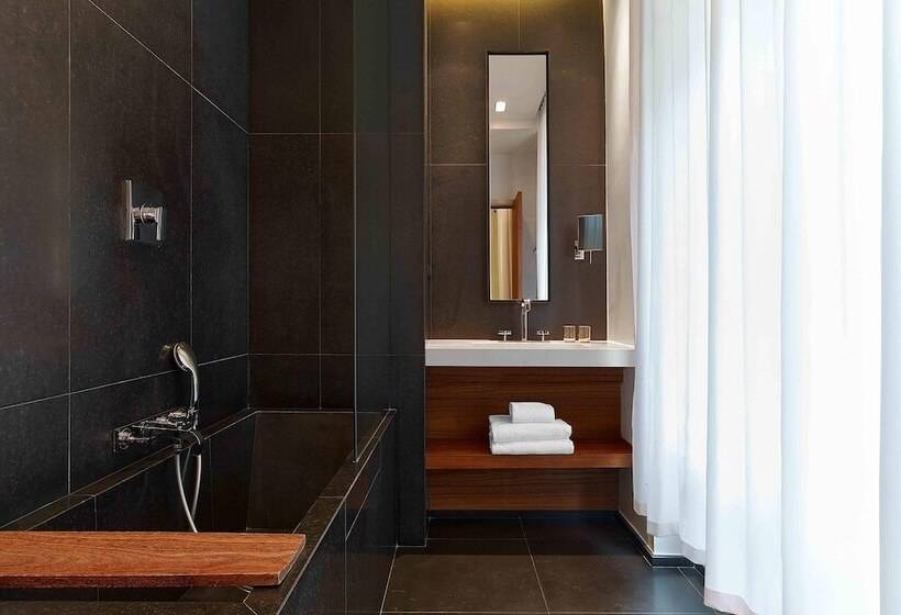 اتاق لوکس, Le Metropolitan Paris Tour Eiffel, A Tribute Portfolio