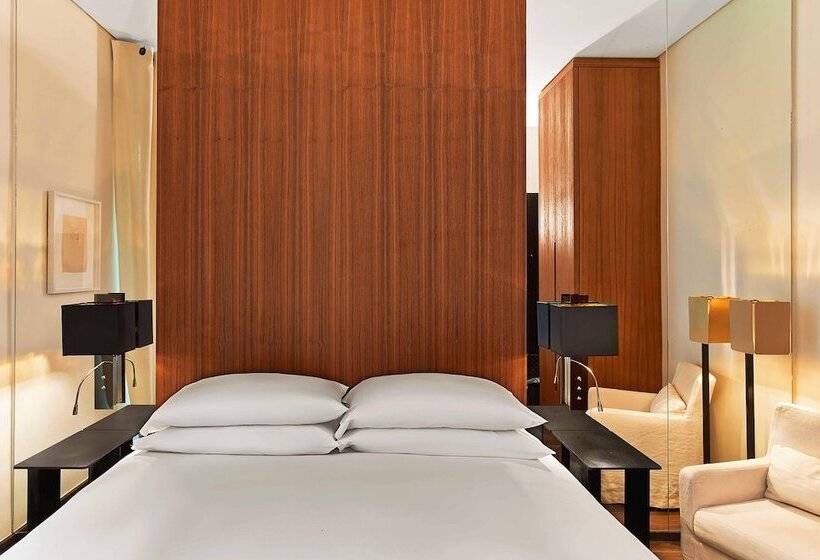 اتاق لوکس, Le Metropolitan Paris Tour Eiffel, A Tribute Portfolio