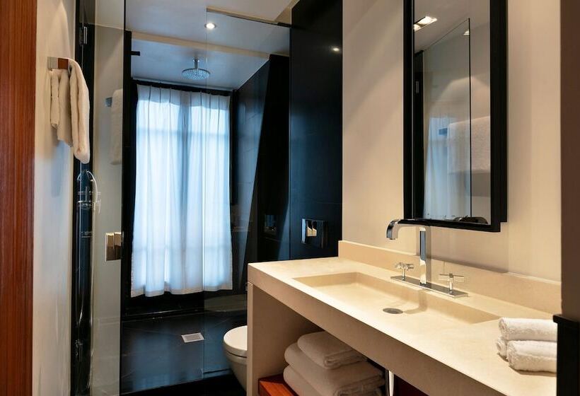 اتاق لوکس, Le Metropolitan Paris Tour Eiffel, A Tribute Portfolio