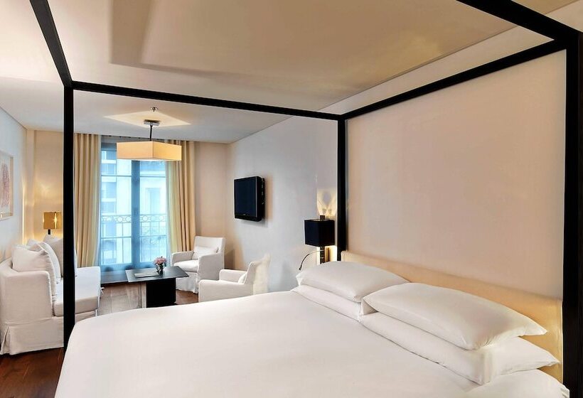 سوییت جونیور, Le Metropolitan Paris Tour Eiffel, A Tribute Portfolio