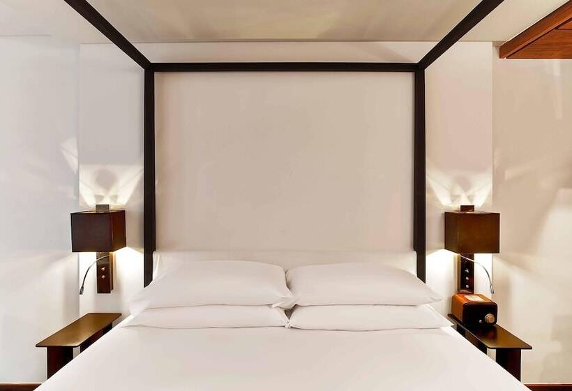 سوییت جونیور, Le Metropolitan Paris Tour Eiffel, A Tribute Portfolio