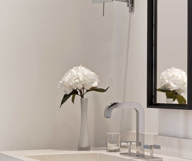 سوئیت با چشمانداز, Le Metropolitan Paris Tour Eiffel, A Tribute Portfolio