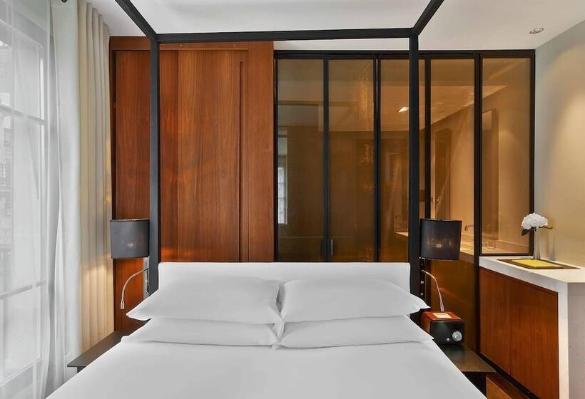 سوئیت با چشمانداز, Le Metropolitan Paris Tour Eiffel, A Tribute Portfolio