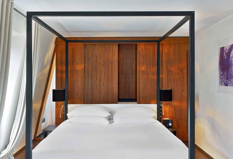 سوئیت با چشمانداز, Le Metropolitan Paris Tour Eiffel, A Tribute Portfolio