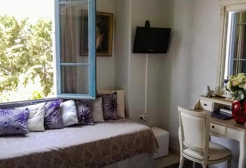 Standard Triple Room with Terrace, Le Panoramic Boutique Hôtel