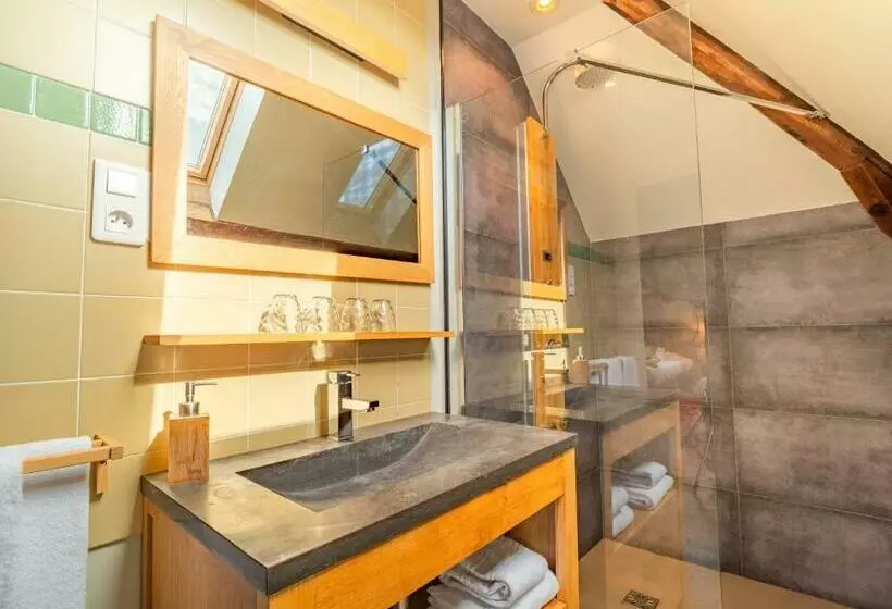 Standard Neljän Hengen Huone, Le Relais Des Lacs Bourgogne Morvan