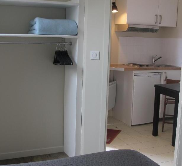 スタンダードスタジオ, Nuit Et Jour   La Maison De Lucile