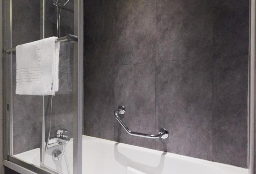 اتاق استاندارد سه نفره, Paris Villette