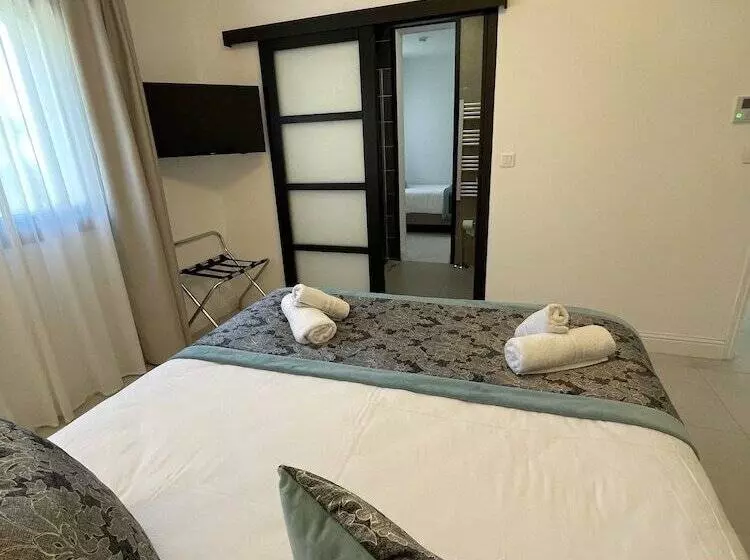 Camera Familiare, Le Confidentiel Hôtel & Spa