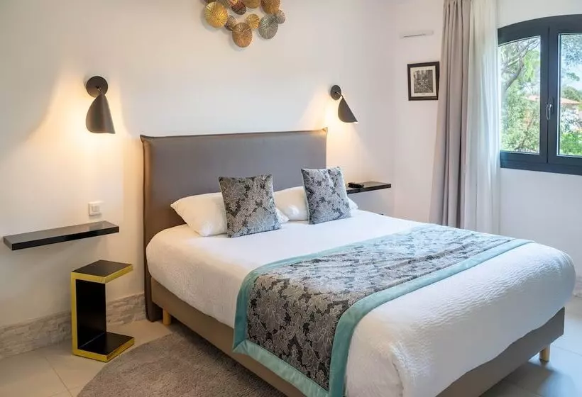 Camera Familiare, Le Confidentiel Hôtel & Spa