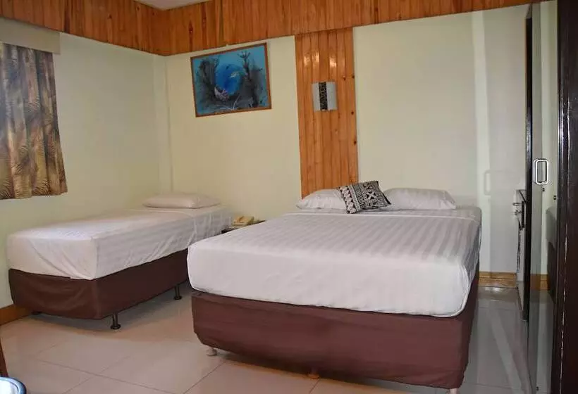 Economy Triple Room, Grand Melanesian