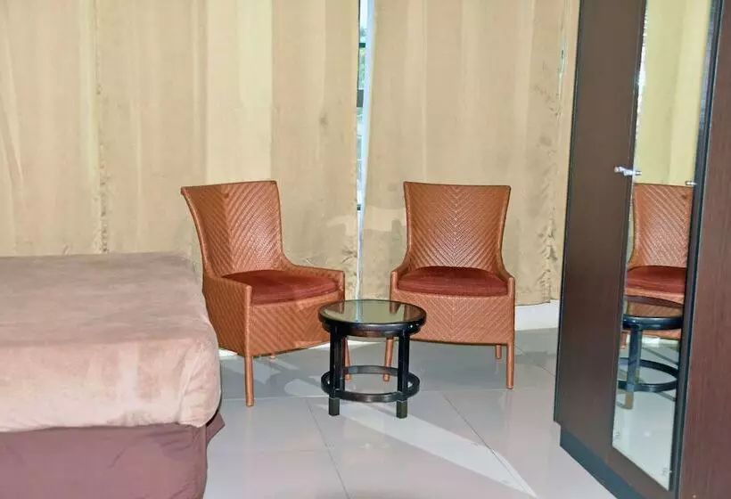 Economy Triple Room, Grand Melanesian