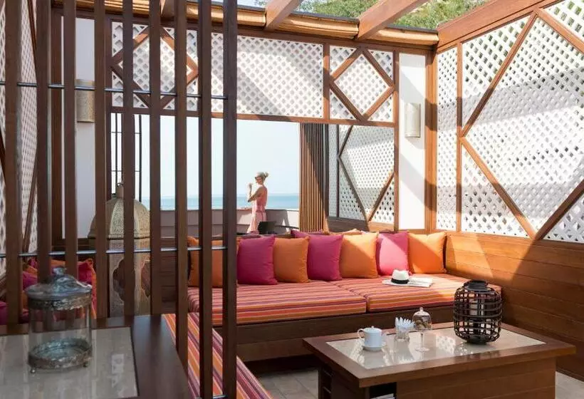 سوییت با چشم‌انداز دریا, Tiara Miramar Beach Hotel & Spa