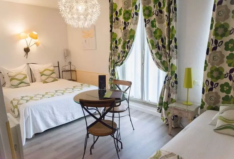 Cameră Triplă Superioară, Toppin