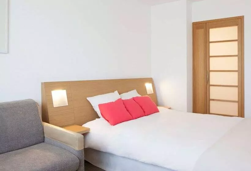 ダブルベッドのクラシックルーム, Novotel Nice Centre Vieux Nice