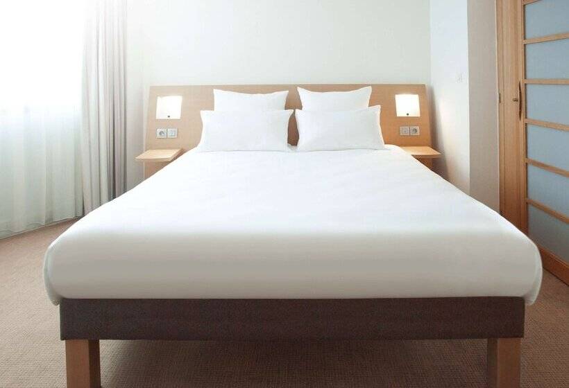 ダブルベッドのクラシックルーム, Novotel Nice Centre Vieux Nice