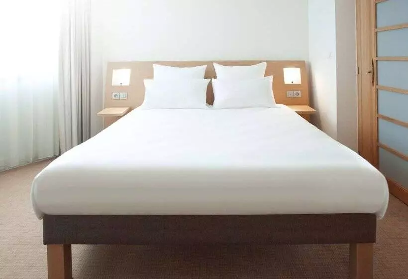 ダブルベッドのクラシックルーム, Novotel Nice Centre Vieux Nice