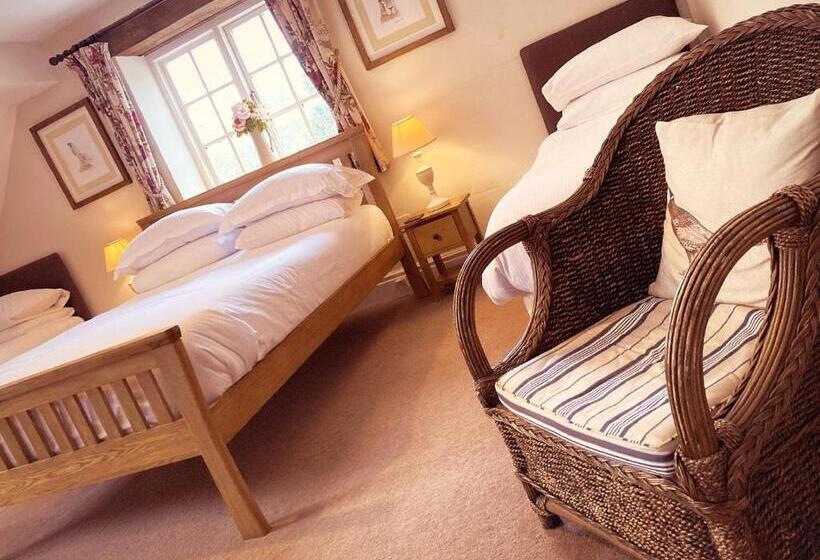 חדר משפחתי, Inn For All Seasons