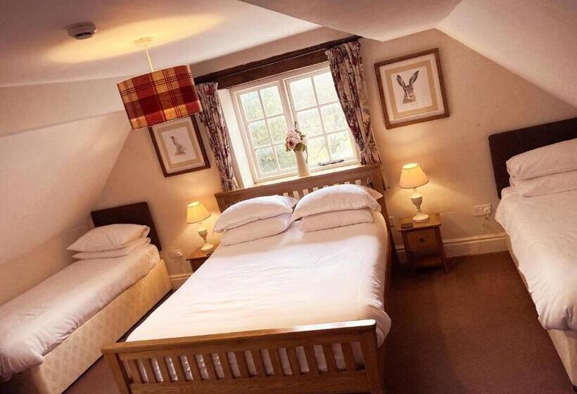 חדר משפחתי, Inn For All Seasons