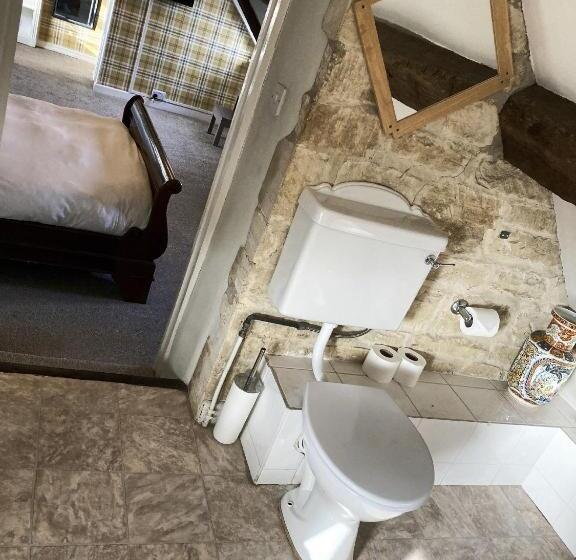 חדר משפחתי, Inn For All Seasons