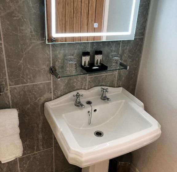 חדר דחוקס עם מיטת קינג, Inn For All Seasons