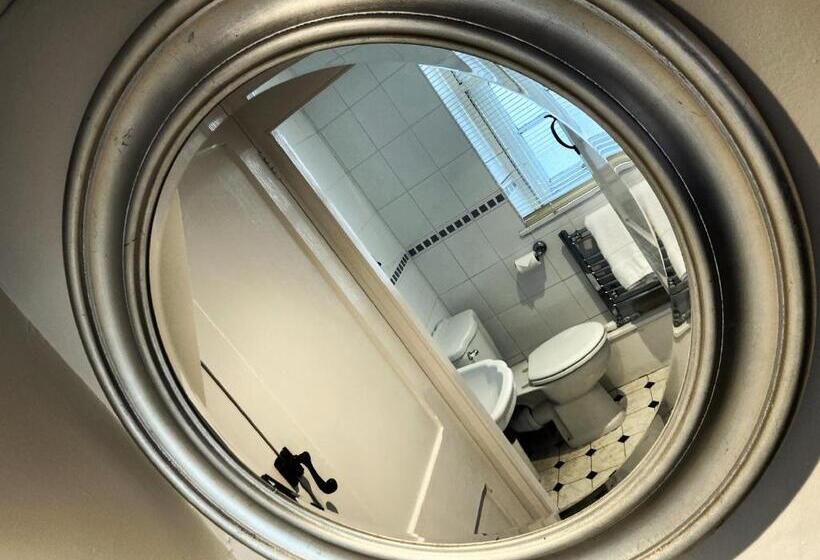 חדר סטנדרט עם מיטת קינג, Inn For All Seasons