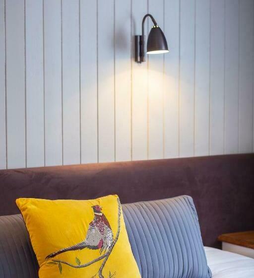 غرفة قياسية, Chester House