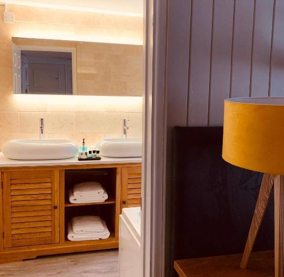 غرفة ديلوكس, Chester House