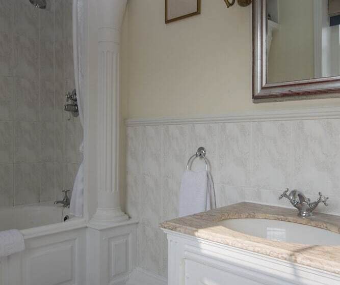 غرفة قياسية, Chilston Park