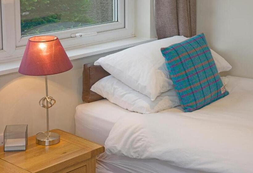 اتاق استاندارد, Falls Of Lora