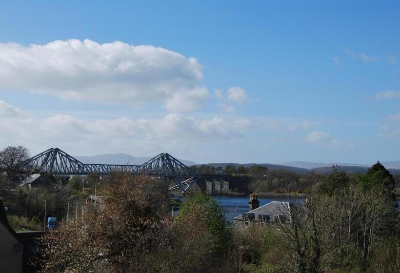 اتاق لوکس با چشمانداز دریا, Falls Of Lora