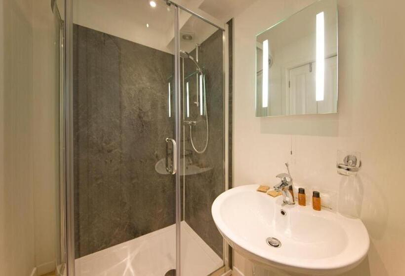 اتاق عادی, Falls Of Lora