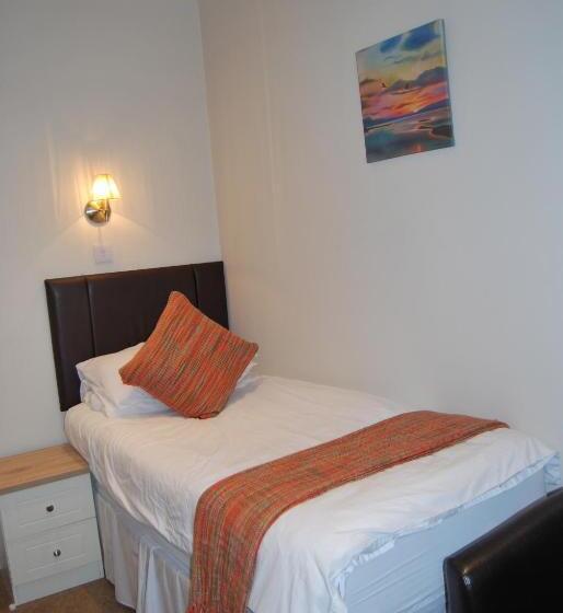 اتاق استاندارد یک تخته با سرویس بهداشتی مشترک, Falls Of Lora