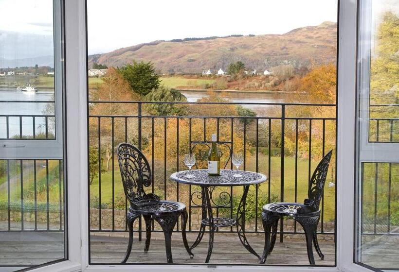 اتاق لوکس با بالکن و چشمانداز دریا, Falls Of Lora