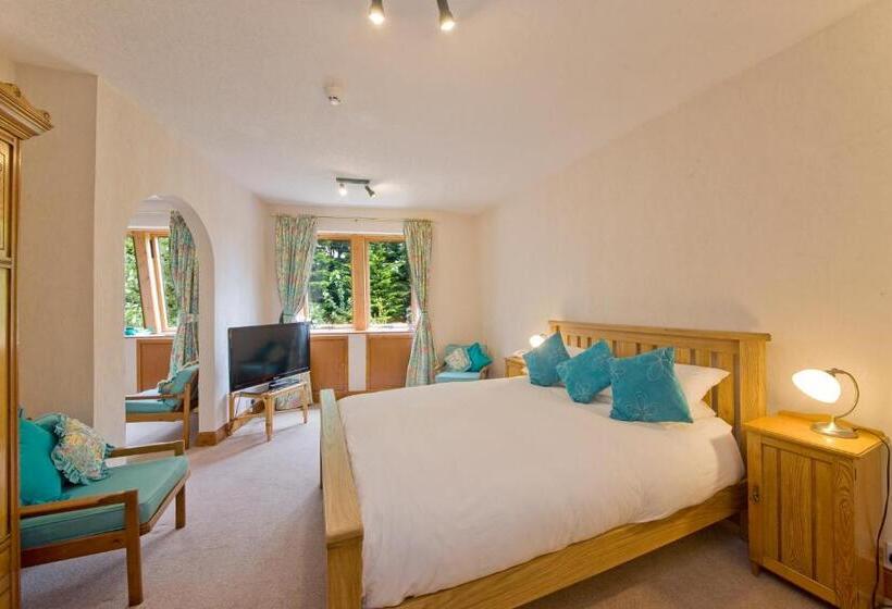 اتاق خانوادگی, Falls Of Lora