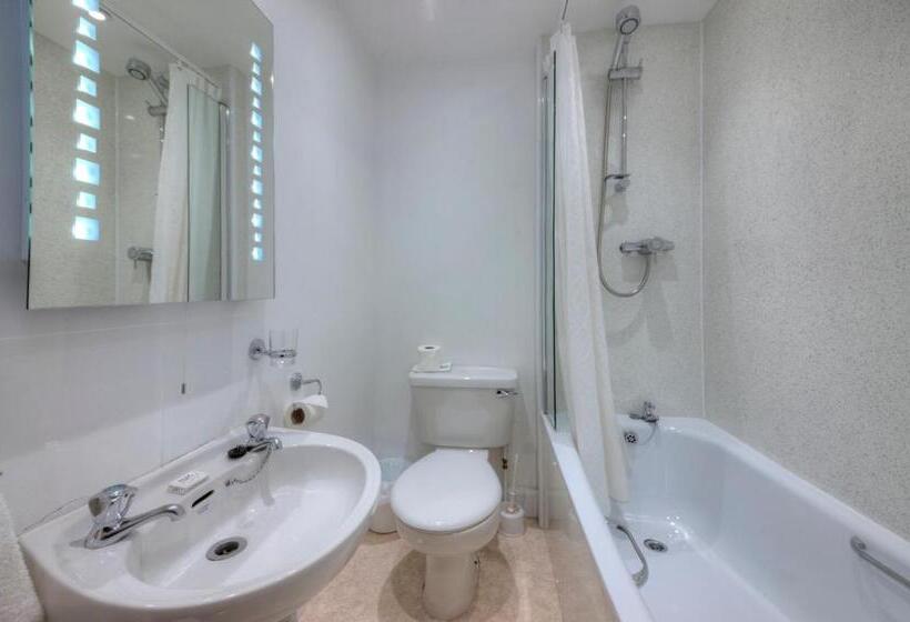 اتاق استاندارد یک نفره, Falls Of Lora