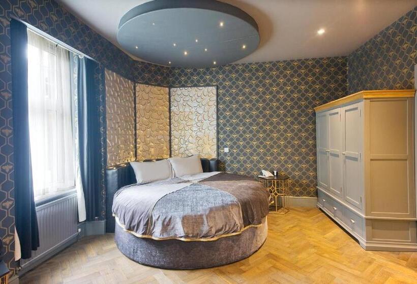 اتاق استاندارد با وان آب گرم, Falls Of Lora