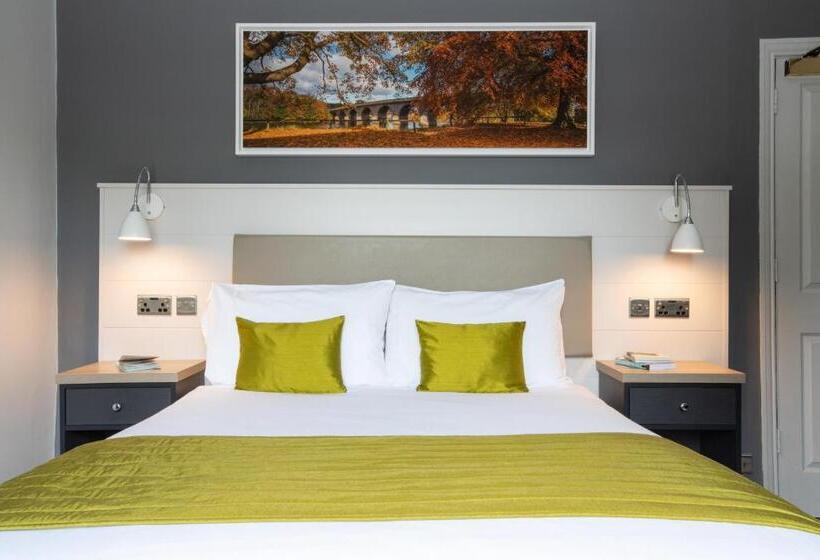 수피리어 룸, George