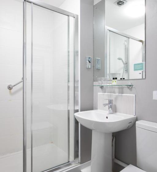 수피리어 룸, George