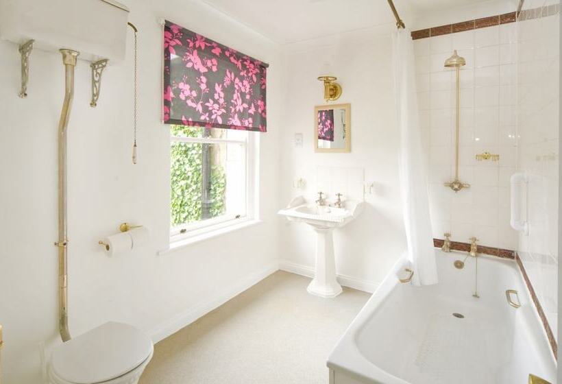 수피리어 룸, George