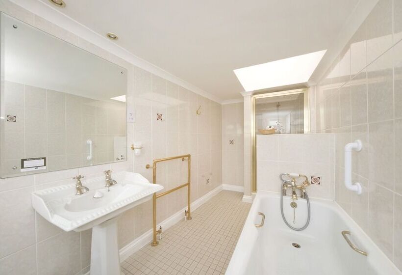 스탠다드 싱글 룸, George